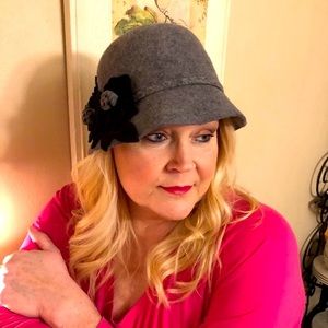 Gray 100% Wool Flower Applique Hat
